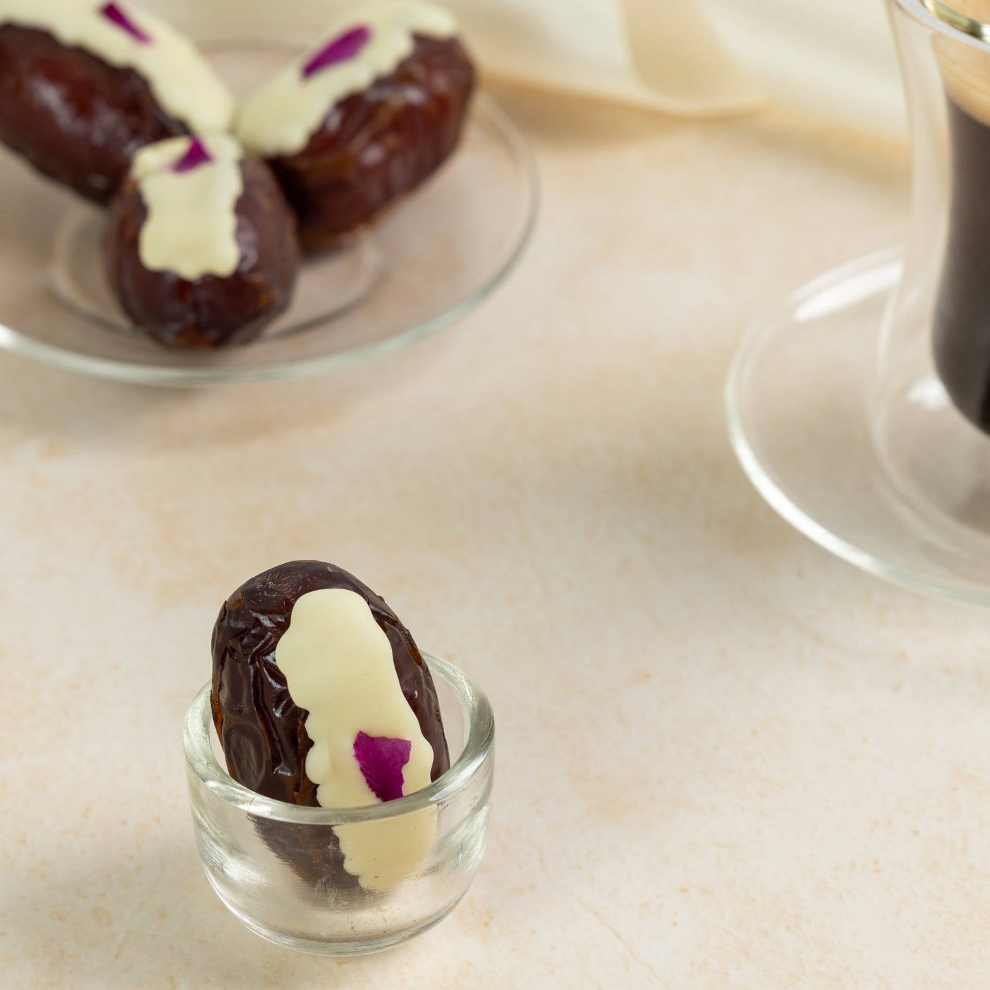 Mejdoul Date with Rose and white chocolate - Tamr Boutique